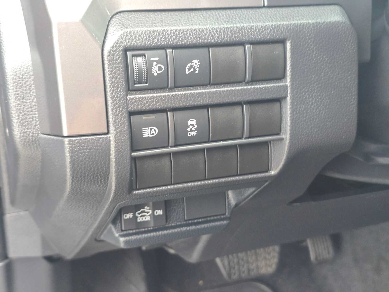 Used 2025 Toyota Tacoma SR5 AWD/4WD image 24