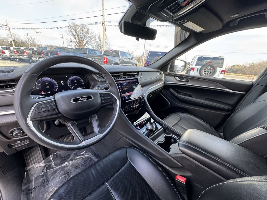 Used 2024 Jeep Grand Cherokee Limited w/ Luxury Tech Group II image 21