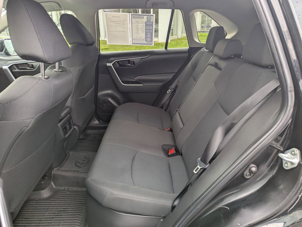 Used 2023 Toyota RAV4 LE AWD/4WD image 17