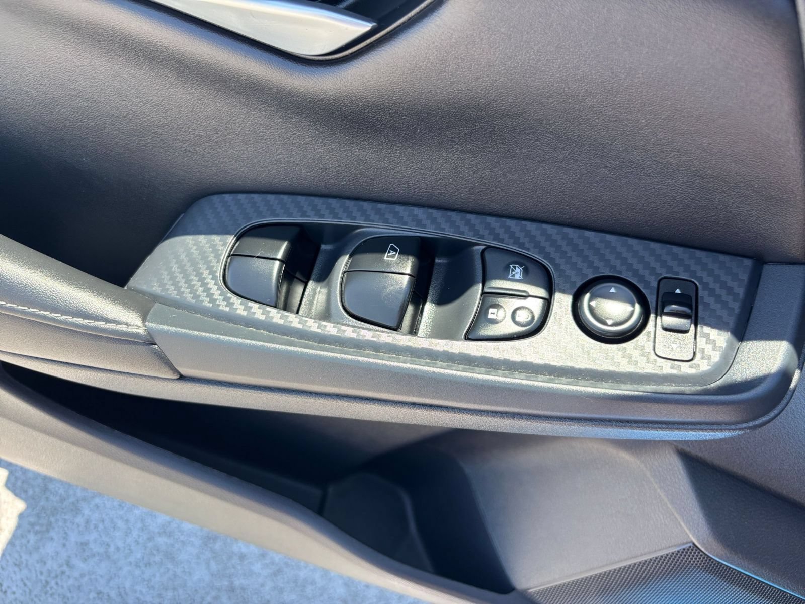 Used 2025 Nissan Sentra SV FWD image 18