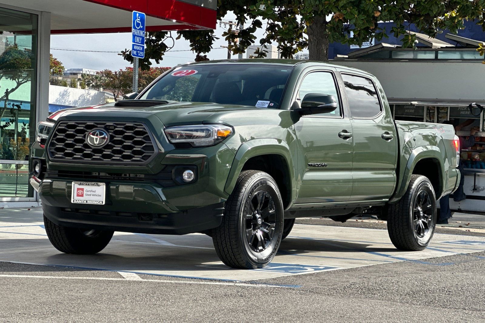 Used 2022 Toyota Tacoma TRD Sport w/ Technology Package RWD image 8