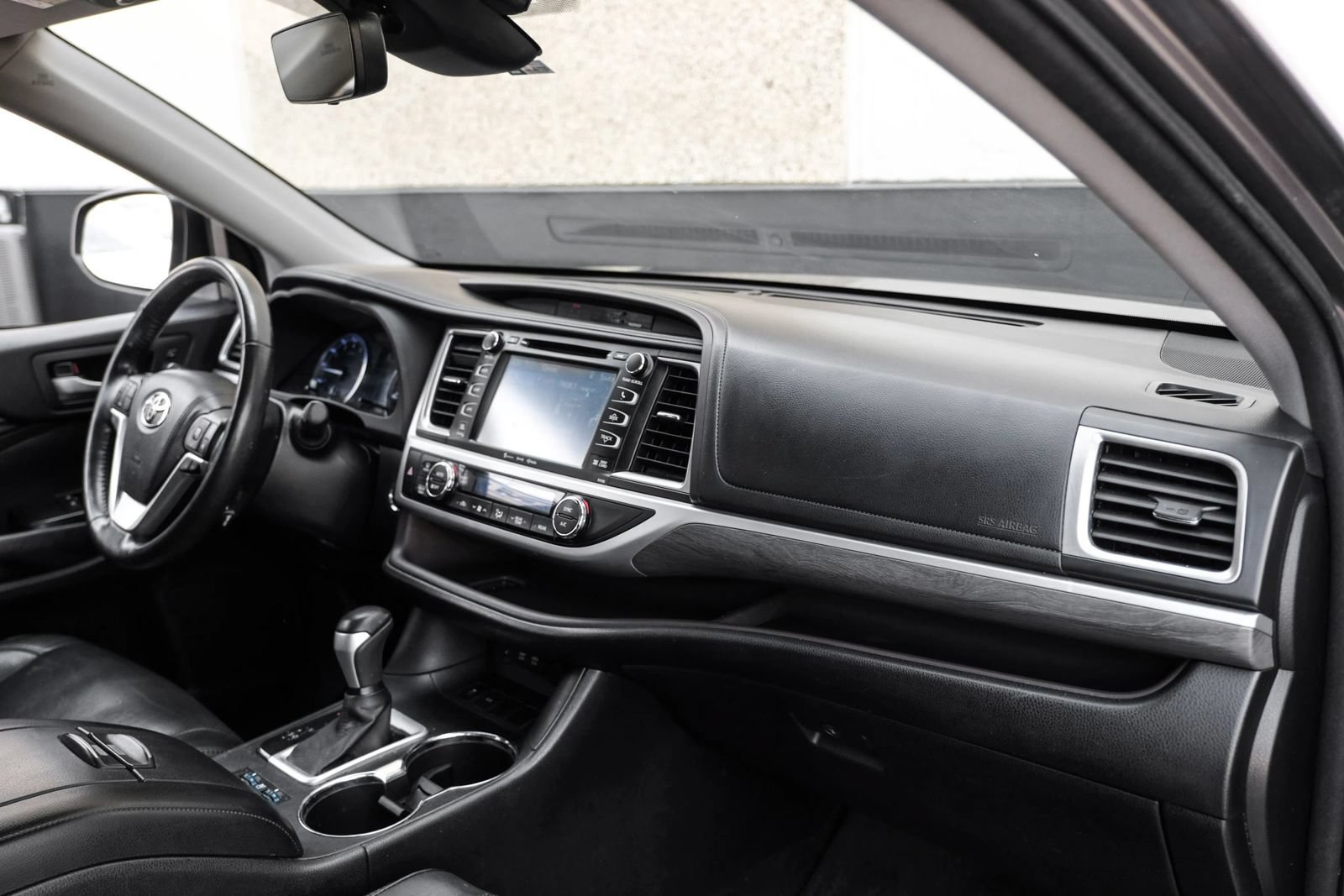 Used 2017 Toyota Highlander Limited Platinum FWD image 16