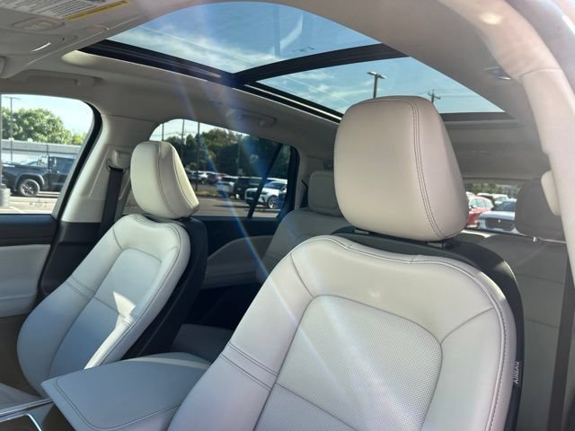 New 2026 Lincoln Aviator AWD image 12