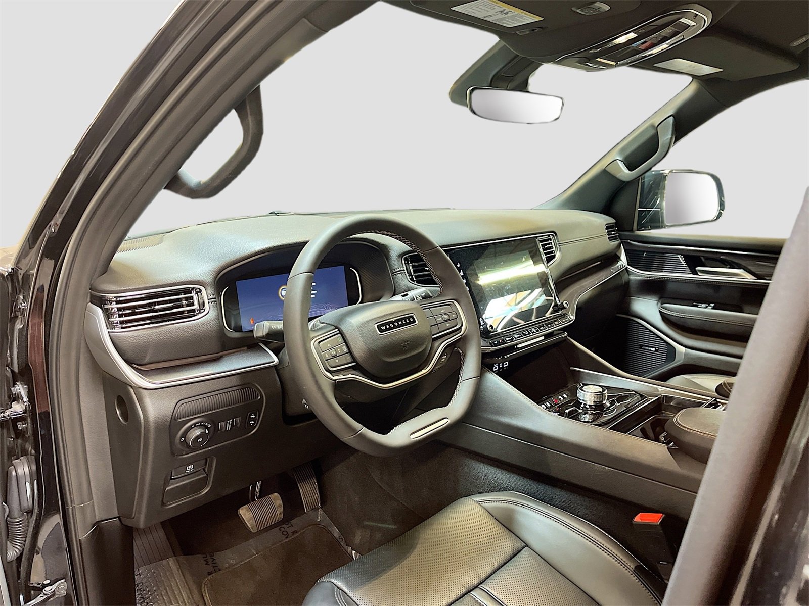 Used 2024 Jeep Wagoneer L 4WD image 9