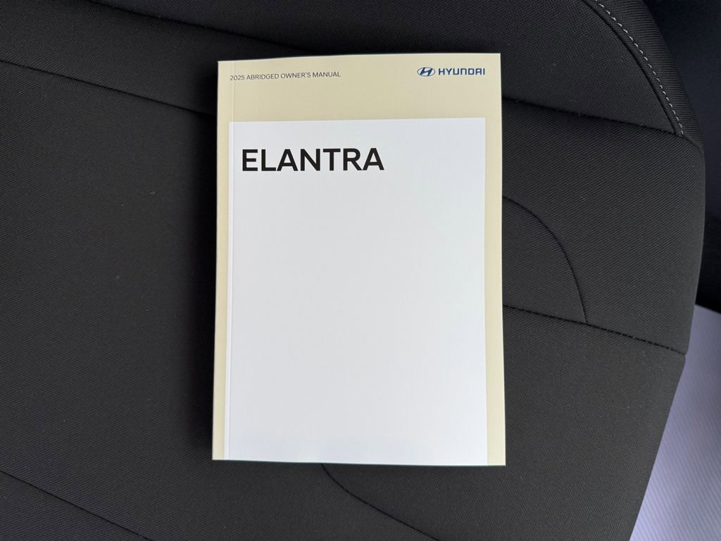 Certified 2025 Hyundai Elantra Sport image 28