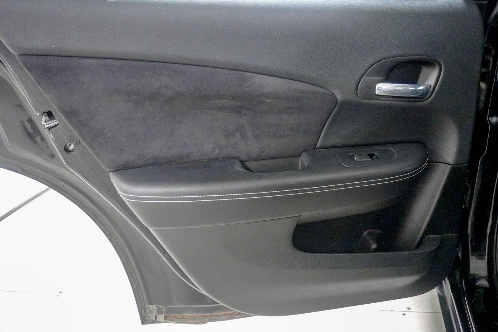 Used 2014 Chrysler 200 Limited w/ 200 S V6 Premium Group image 32