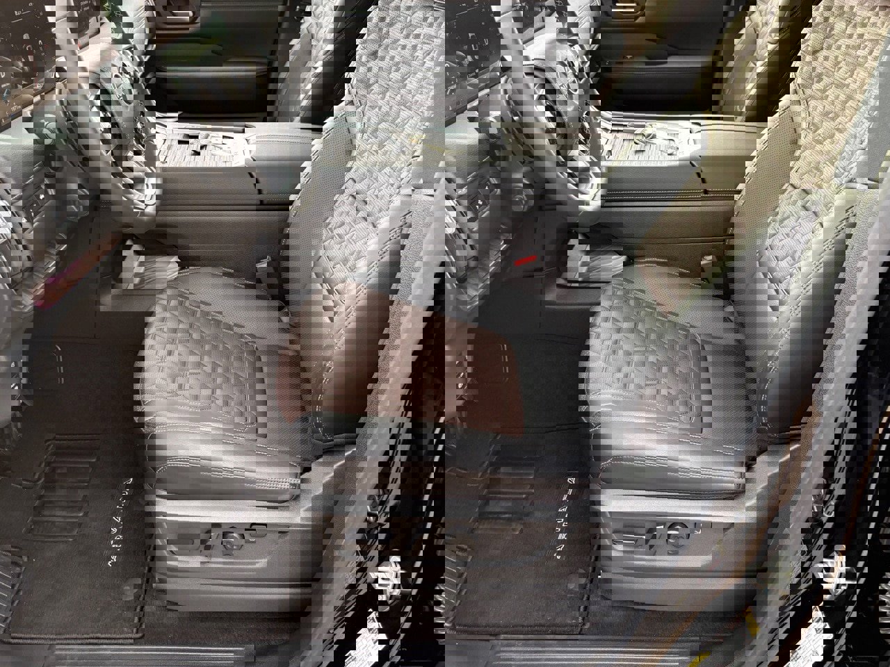 Certified 2025 Nissan Armada Platinum Reserve image 34