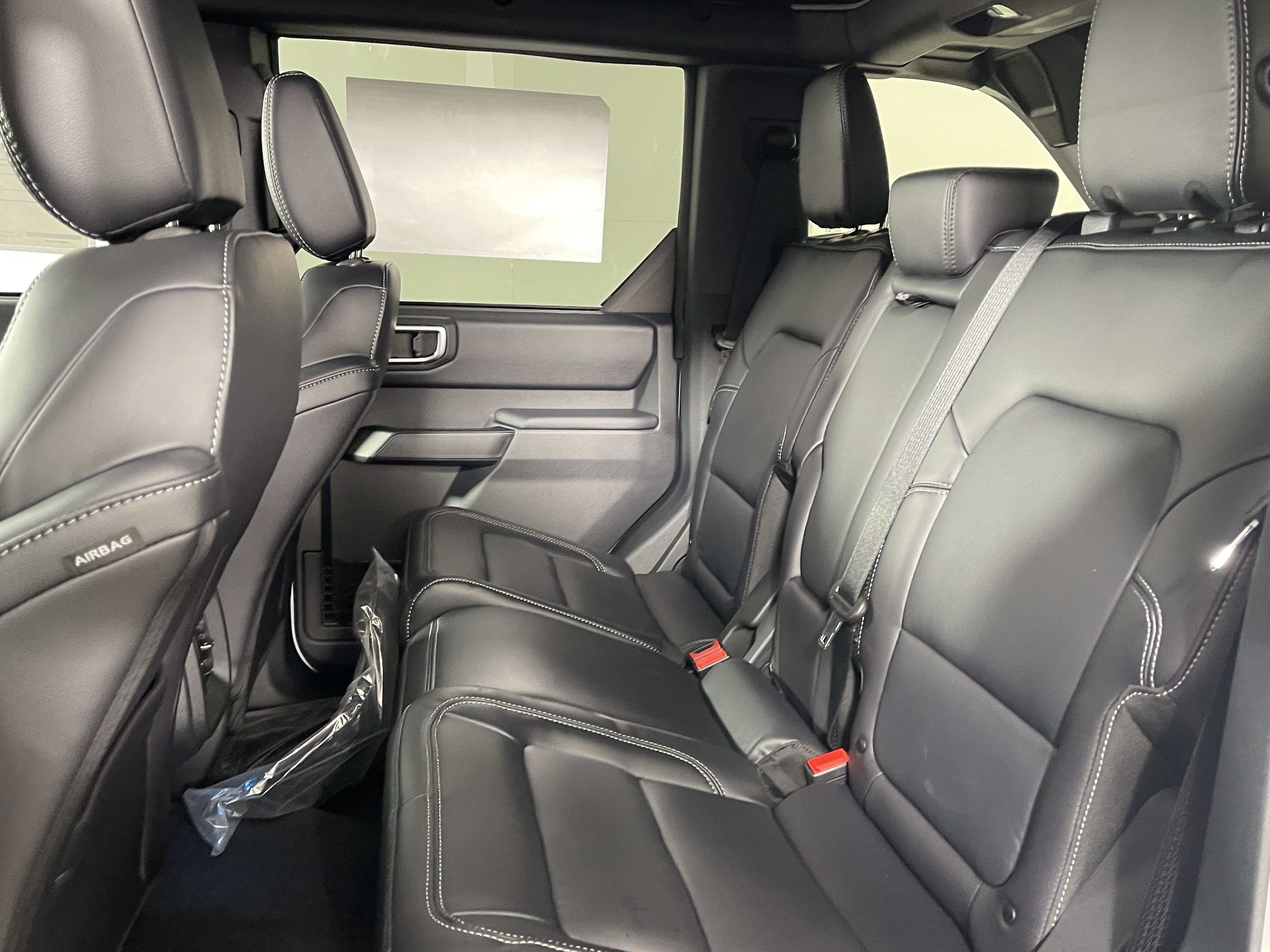 New 2026 Ford Bronco Outer Banks w/ Sasquatch Package AWD/4WD image 15