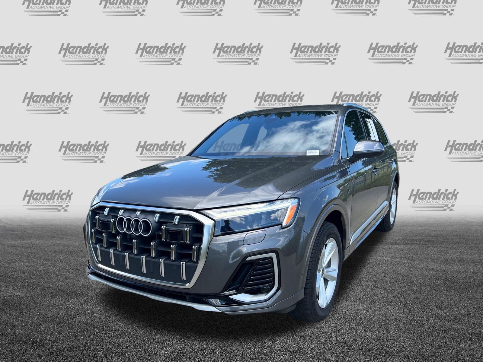 Certified 2025 Audi Q7 2.0T Premium w/ Convenience Package AWD/4WD image 5