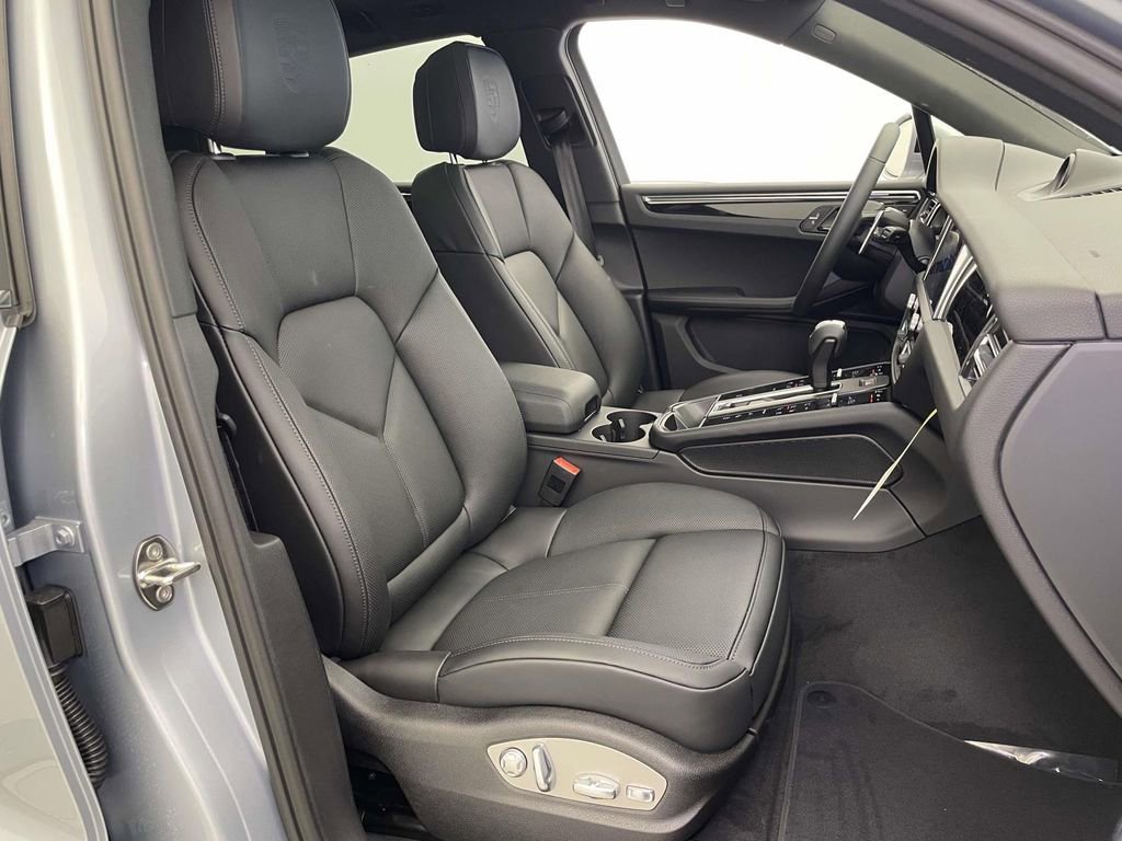 New 2026 Porsche Macan AWD/4WD image 23