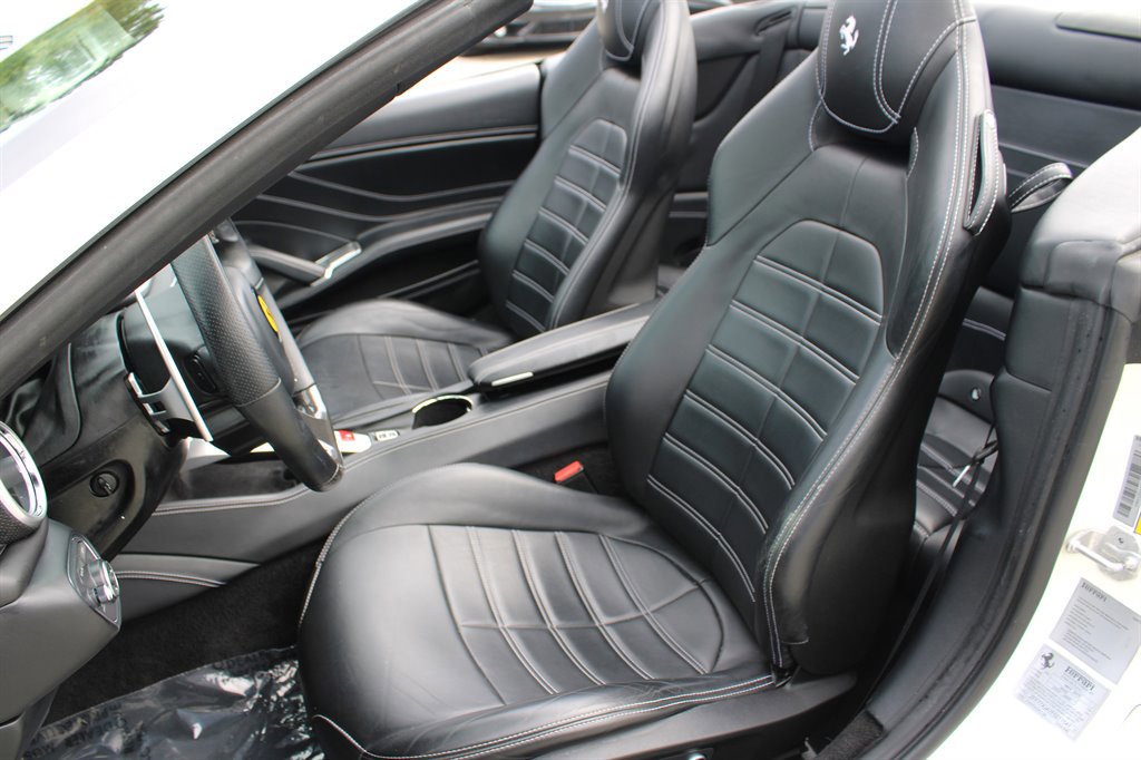 Used 2015 Ferrari California T RWD image 27