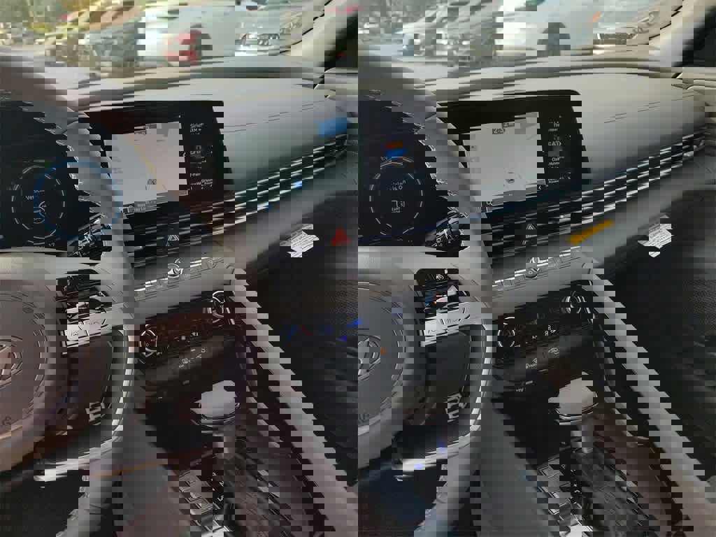 New 2025 Hyundai Elantra SEL image 33