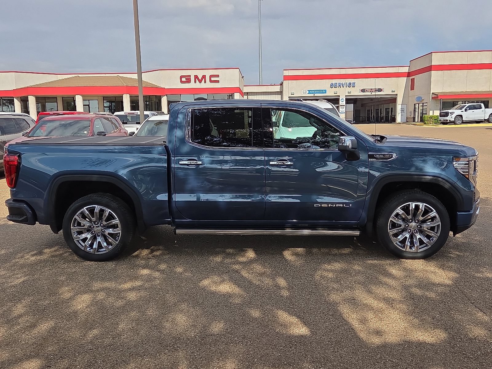New 2026 GMC Sierra 1500 Denali w/ Denali Reserve Package AWD/4WD image 4