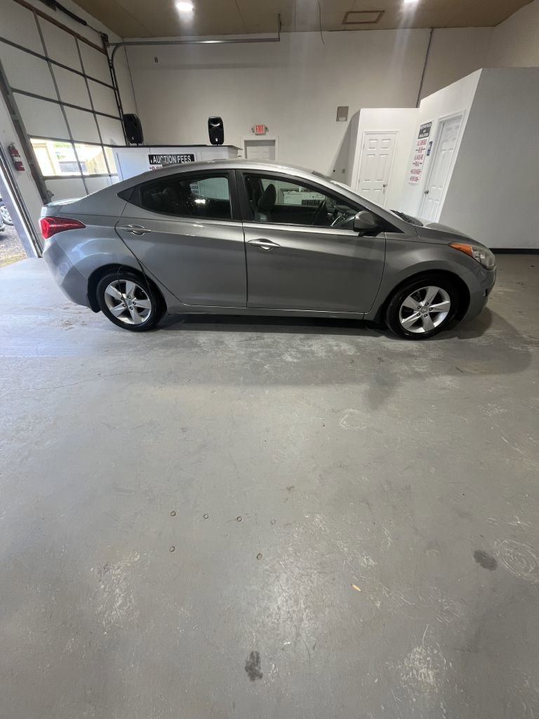 Used 2012 Hyundai Elantra GLS w/ Preferred Pkg 3 FWD image 2