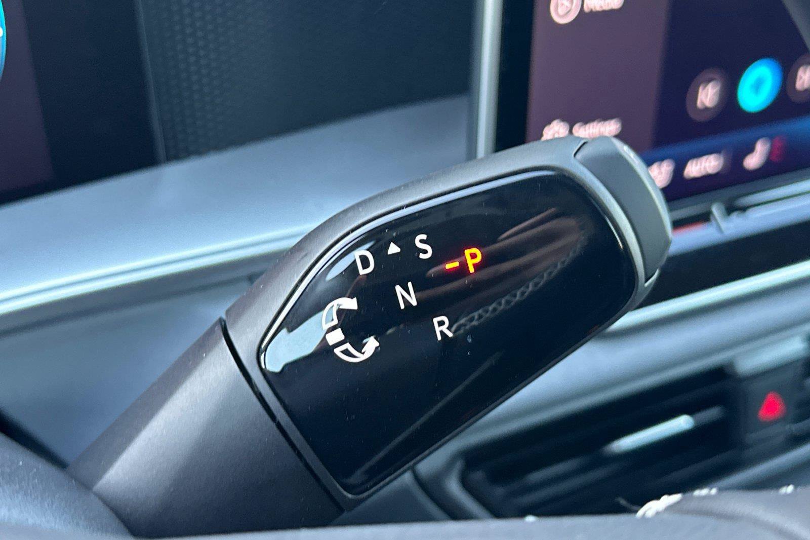 New 2026 Volkswagen Tiguan SE AWD/4WD image 19