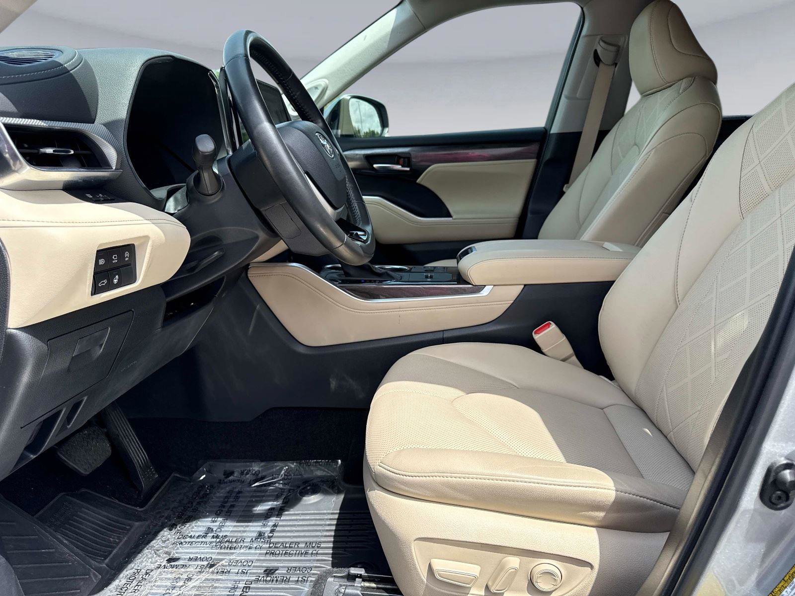 Used 2024 Toyota Highlander Platinum FWD image 22