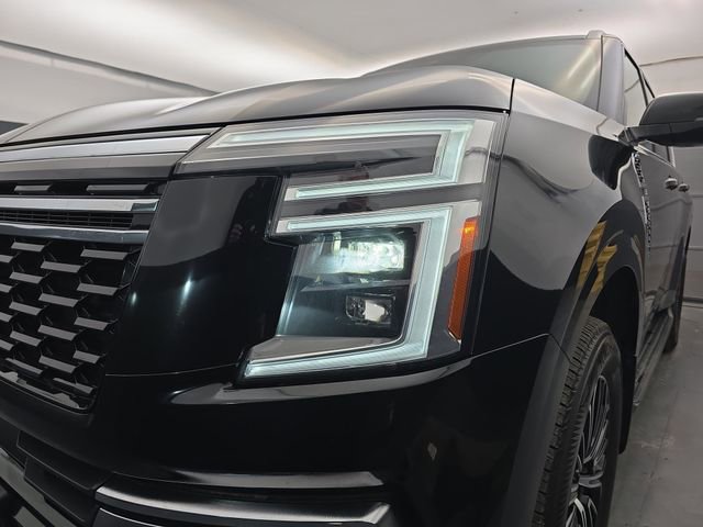 Used 2025 Nissan Armada SL image 14