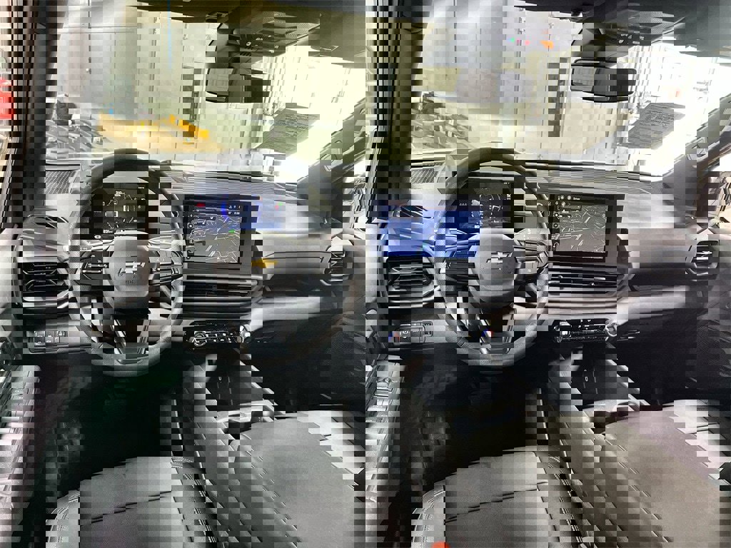 Used 2025 Chevrolet Silverado EV W/T image 18