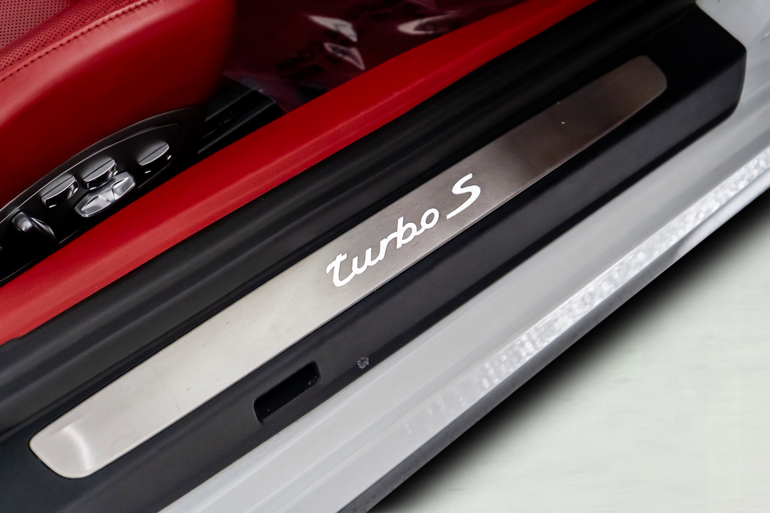 Used 2016 Porsche 911 Turbo S image 16