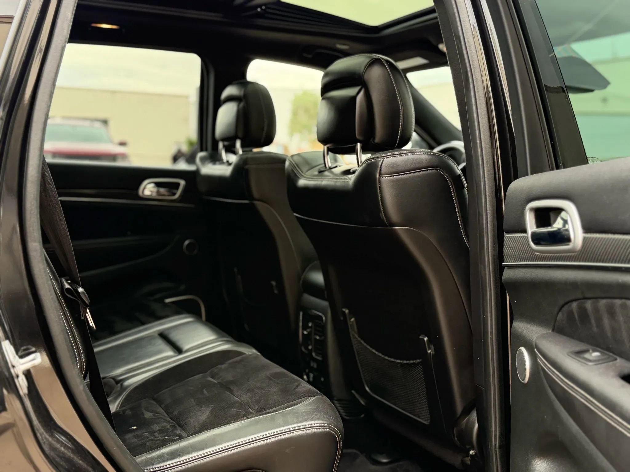 Used 2015 Jeep Grand Cherokee SRT w/ Luxury Group II image 15