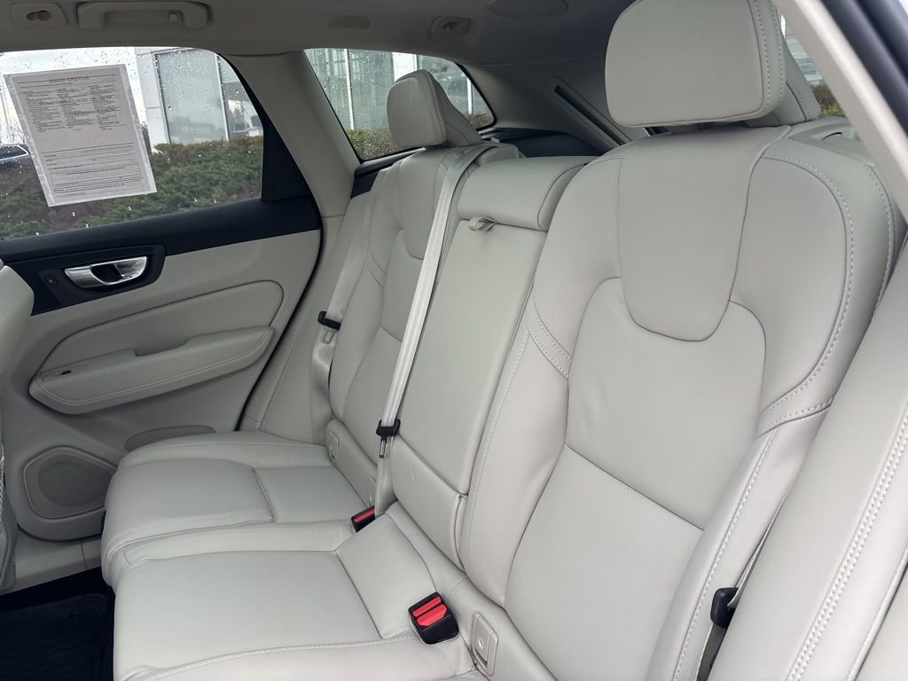 Certified 2024 Volvo XC60 T8 Ultimate w/ Protection Package Premier image 32