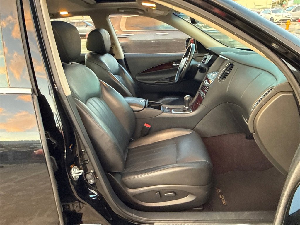 Used 2017 INFINITI QX50 AWD w/ Premium Plus Package image 34