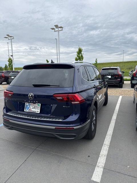 Used 2023 Volkswagen Tiguan SE AWD/4WD image 3