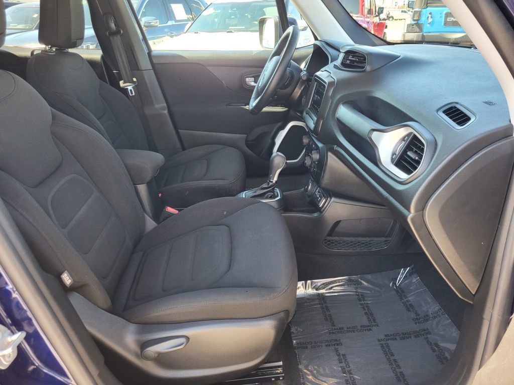 Used 2020 Jeep Renegade Latitude w/ Cold Weather Group image 17