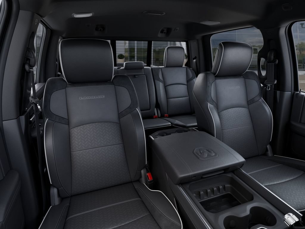 New 2026 RAM 2500 Laramie AWD/4WD image 17