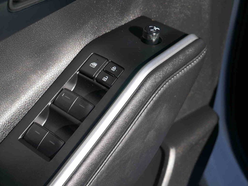 Used 2024 Toyota Highlander LE image 26