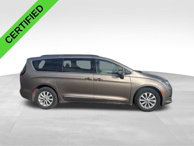 Used 2017 Chrysler Pacifica Touring-L FWD image 5