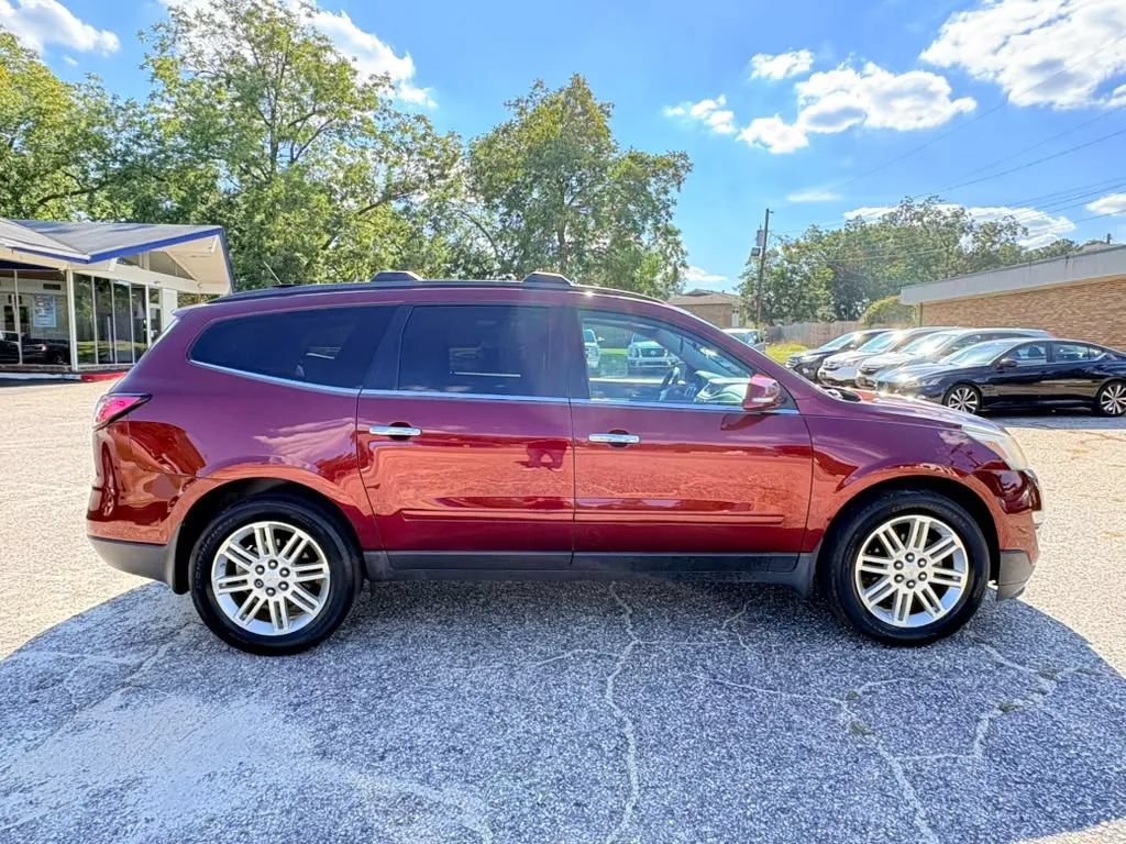 Used 2015 Chevrolet Traverse LT w/ Style and Technology Package FWD image 7