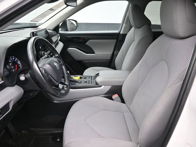 Used 2021 Toyota Highlander LE AWD/4WD image 21