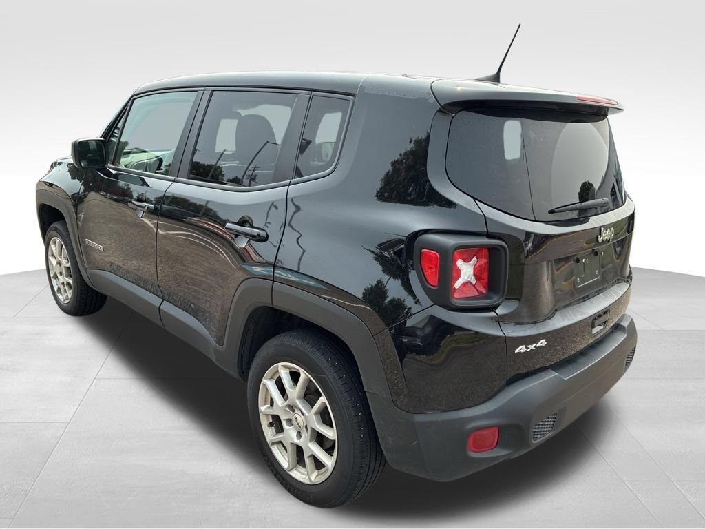 Used 2023 Jeep Renegade Latitude AWD/4WD image 3
