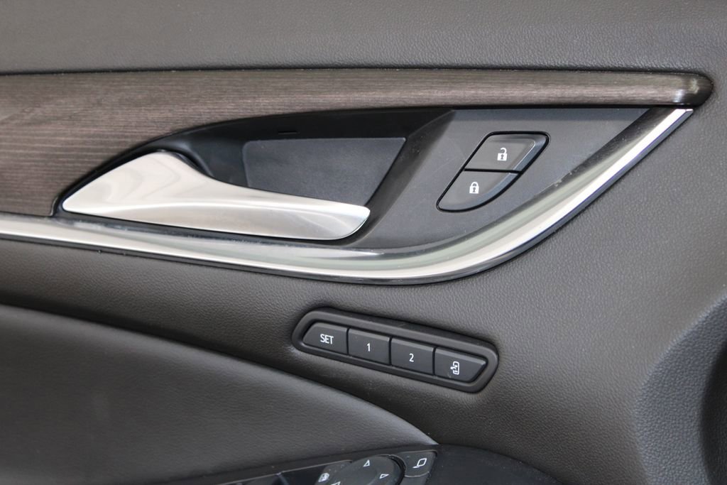 Used 2022 Buick Enclave Avenir w/ Avenir Technology Package image 37