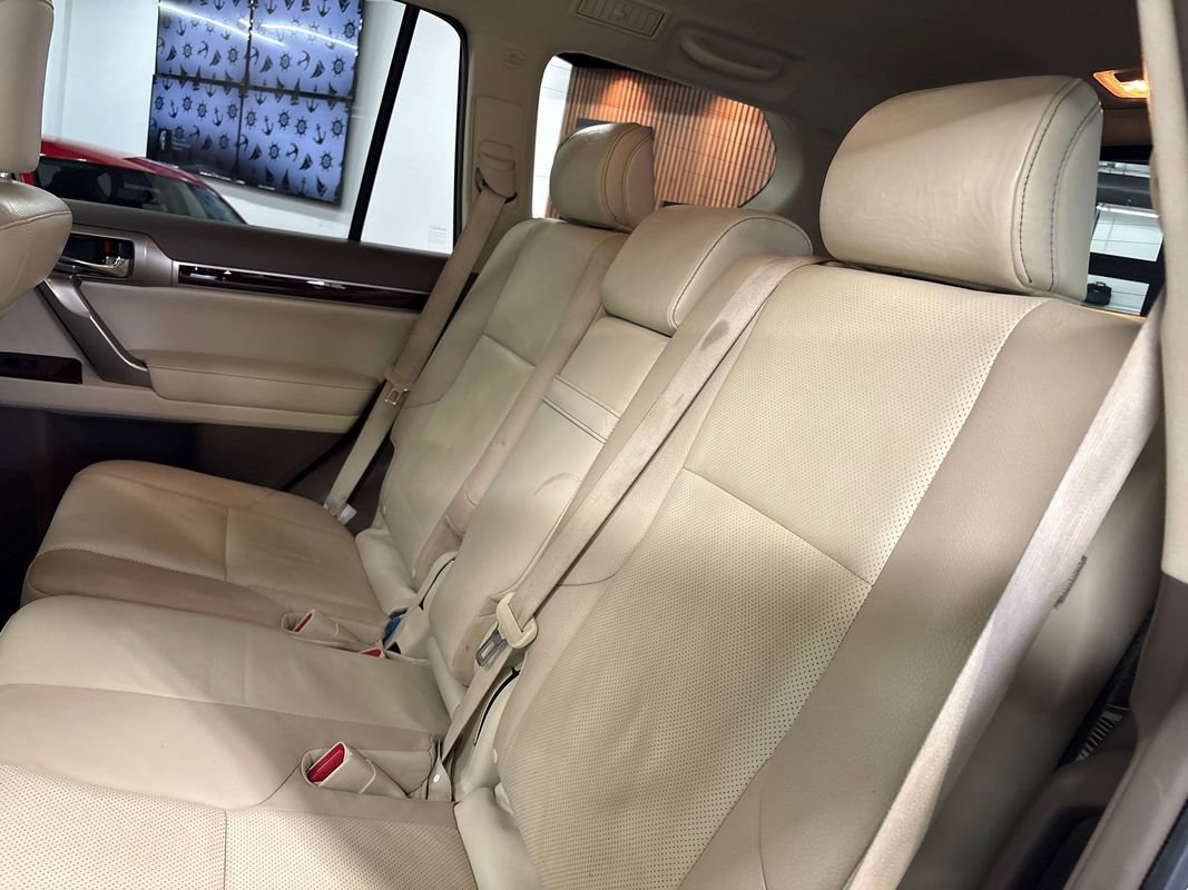 Used 2018 Lexus GX 460 image 38