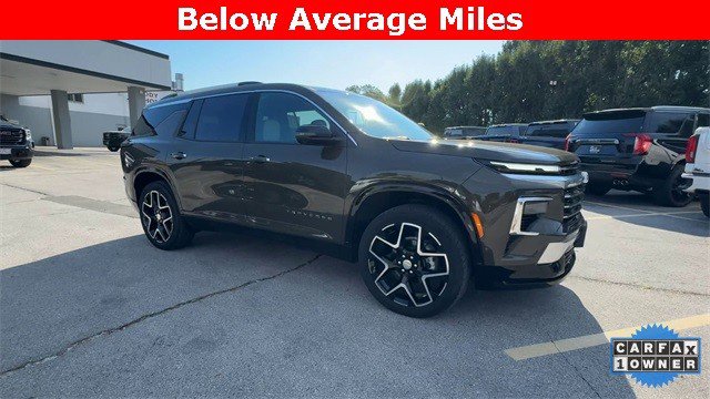 Used 2024 Chevrolet Traverse RS image 2