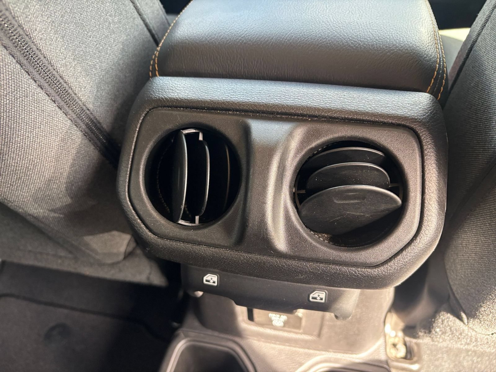 Used 2025 Jeep Wrangler Unlimited Sahara AWD/4WD image 21
