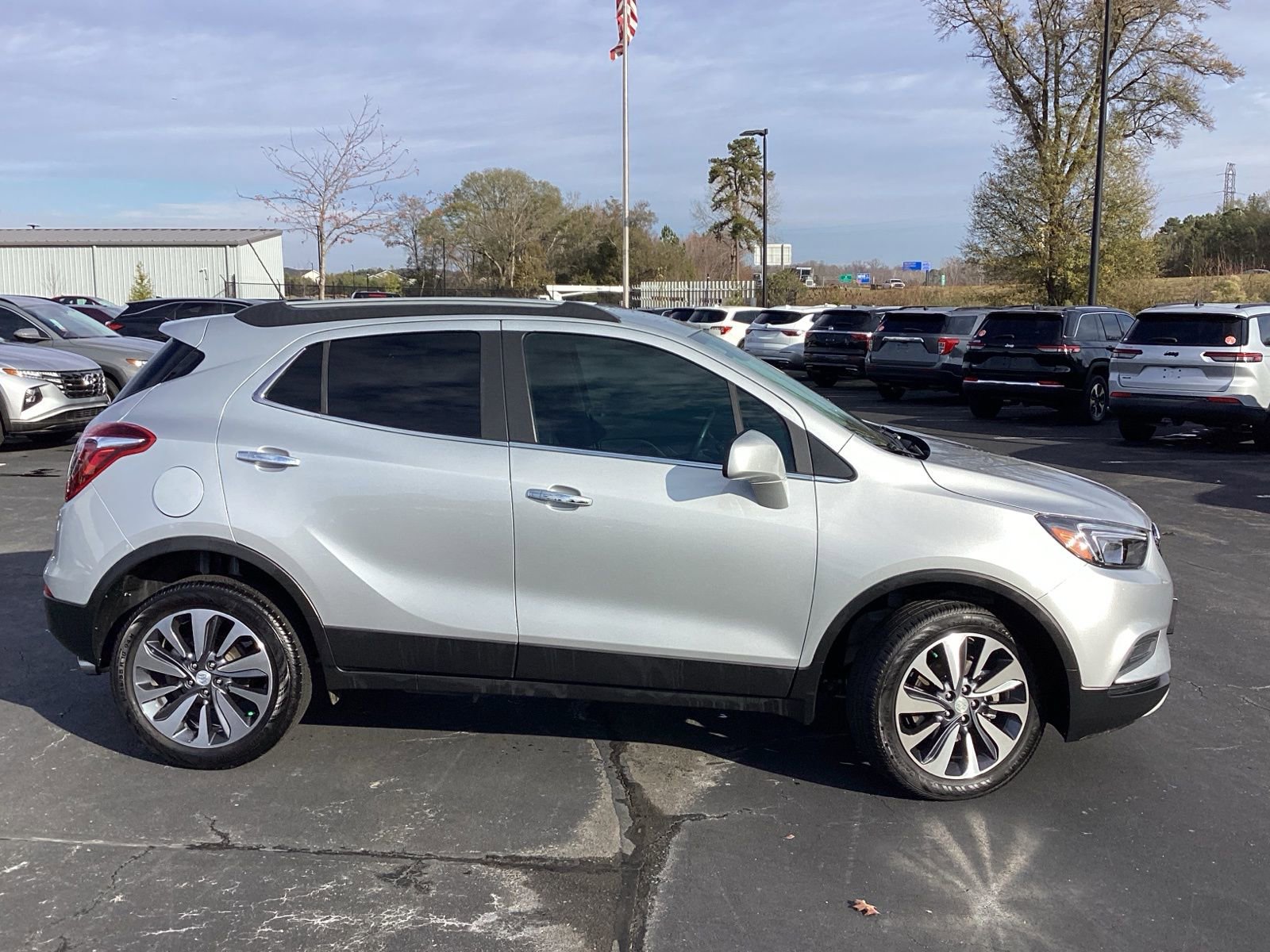 Used 2022 Buick Encore Preferred w/ Safety Package image 5