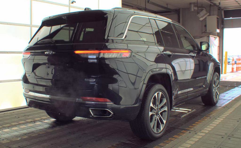 Used 2022 Jeep Grand Cherokee Overland w/ Advanced Protech Group III image 4