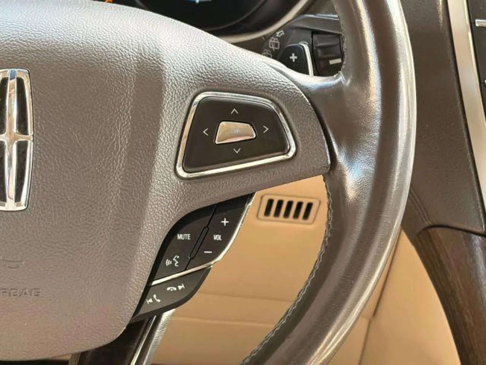 Used 2017 Lincoln MKX Reserve w/ Lincoln MKX Climate Package image 34