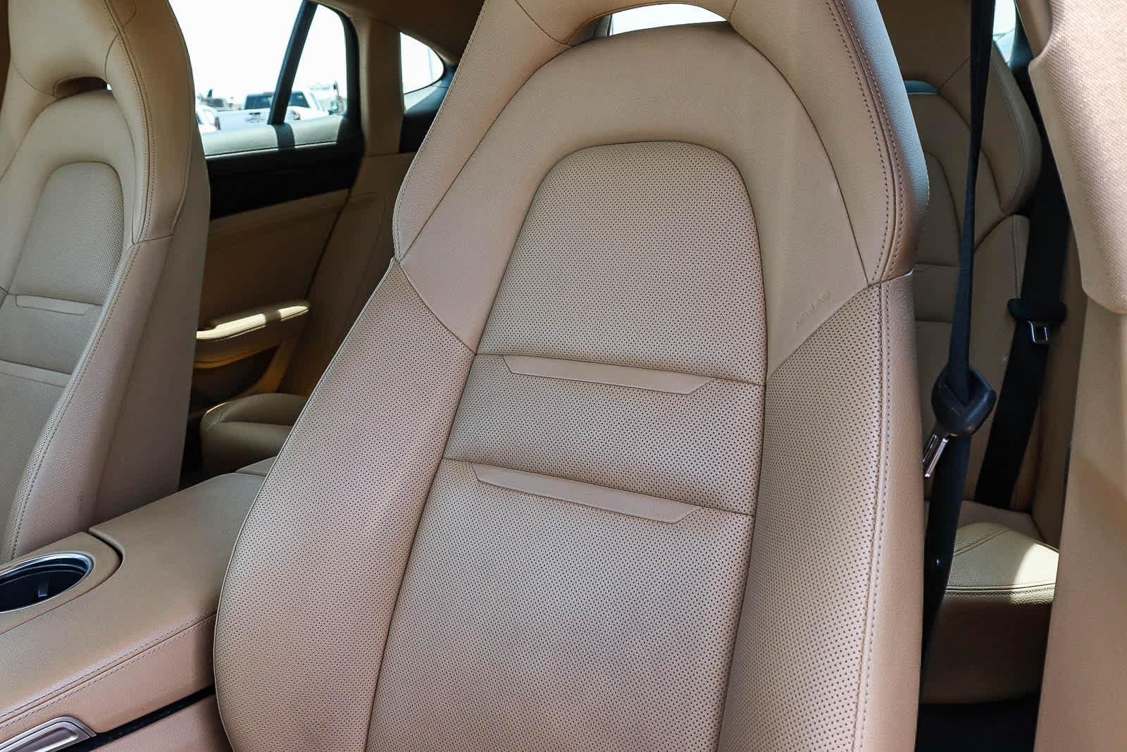 Used 2017 Porsche Panamera 4 AWD/4WD image 32