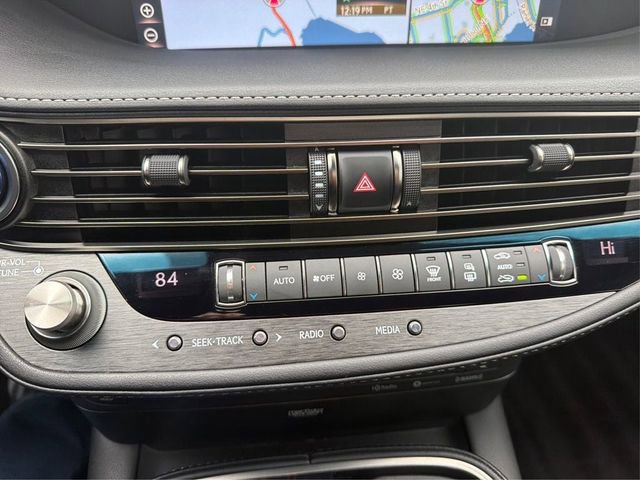 Used 2018 Lexus LS 500h AWD w/ Luxury Package image 30