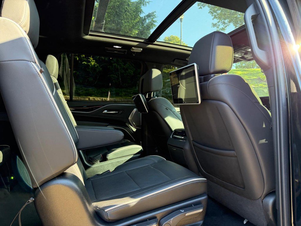 Used 2022 Cadillac Escalade ESV Sport w/ Touring Package AWD/4WD image 10