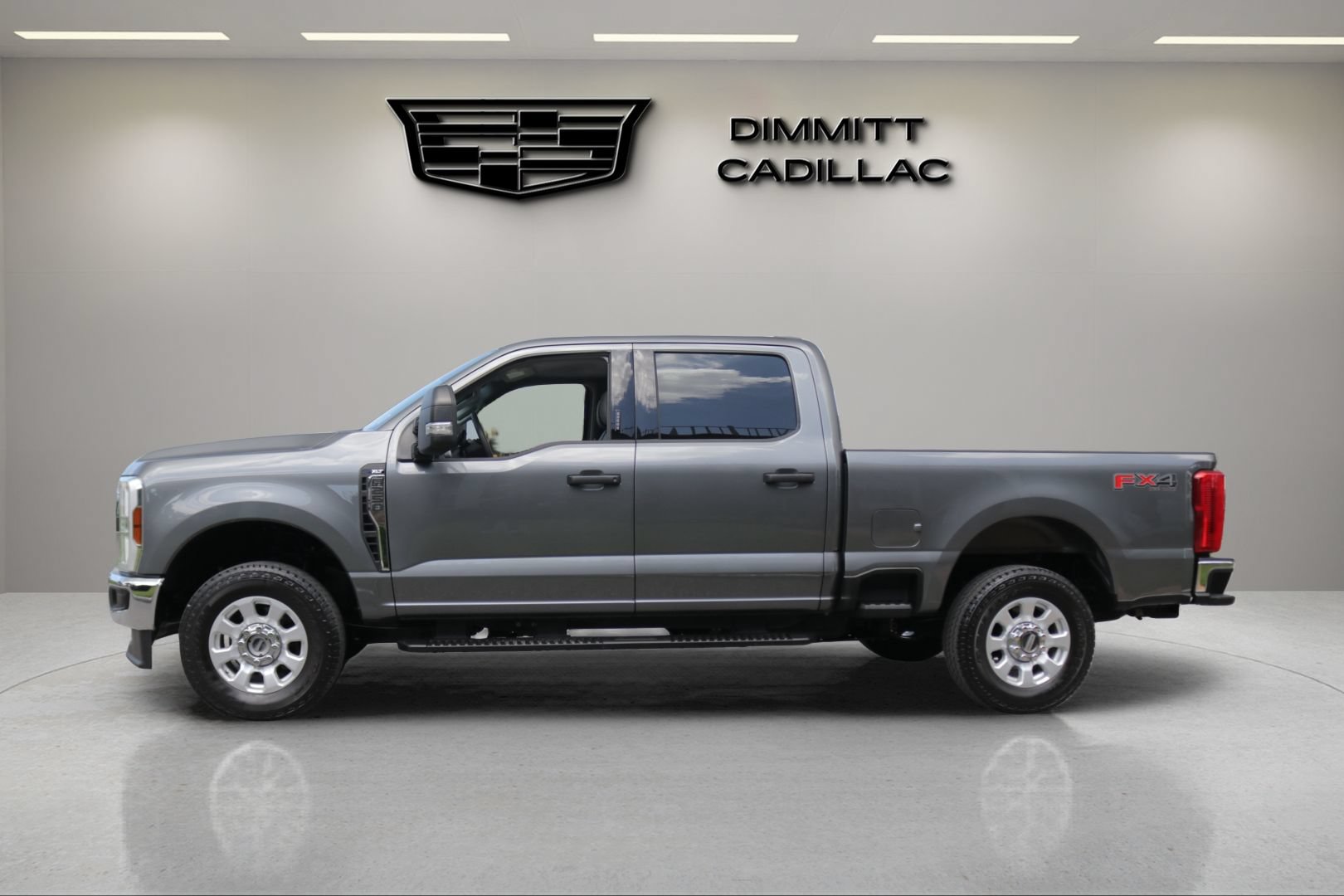 Used 2024 Ford F250 XLT w/ FX4 Off-Road Package AWD/4WD image 8
