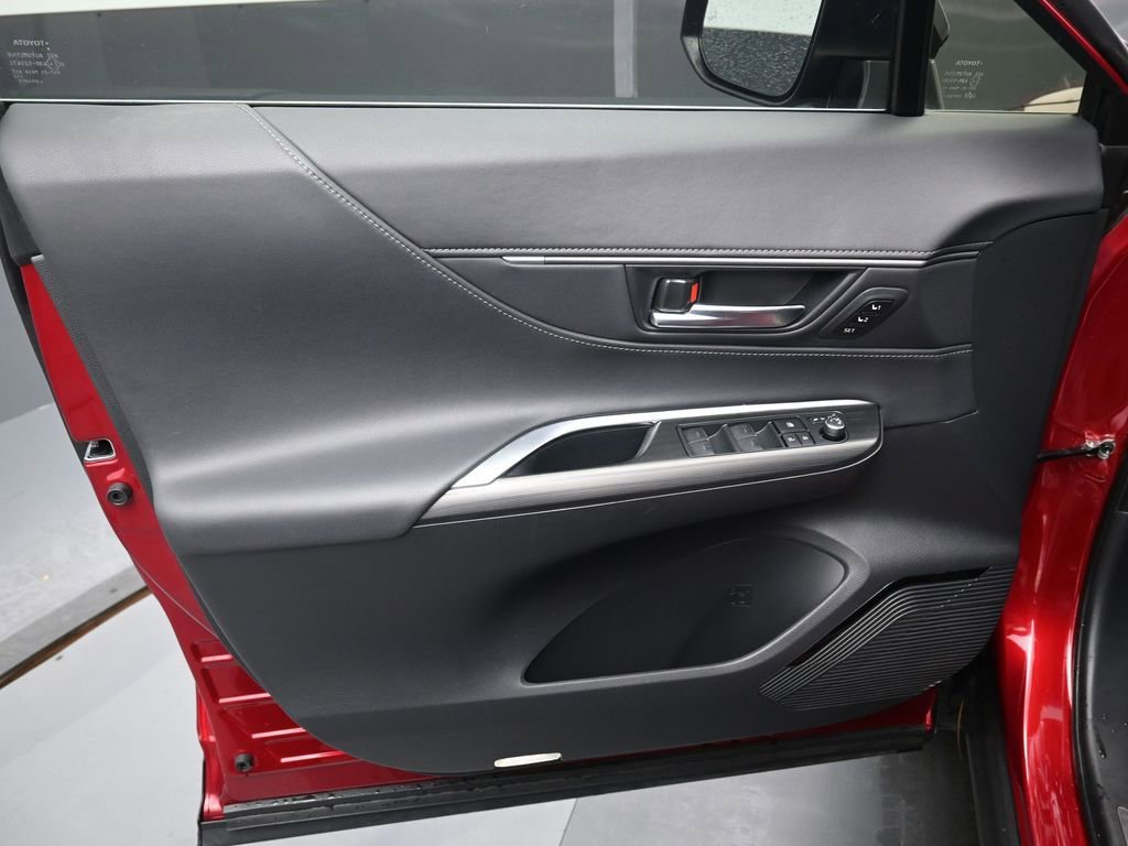 Certified 2024 Toyota Venza Nightshade image 13