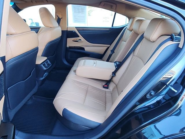Used 2022 Lexus ES 300h w/ Luxury Package image 16