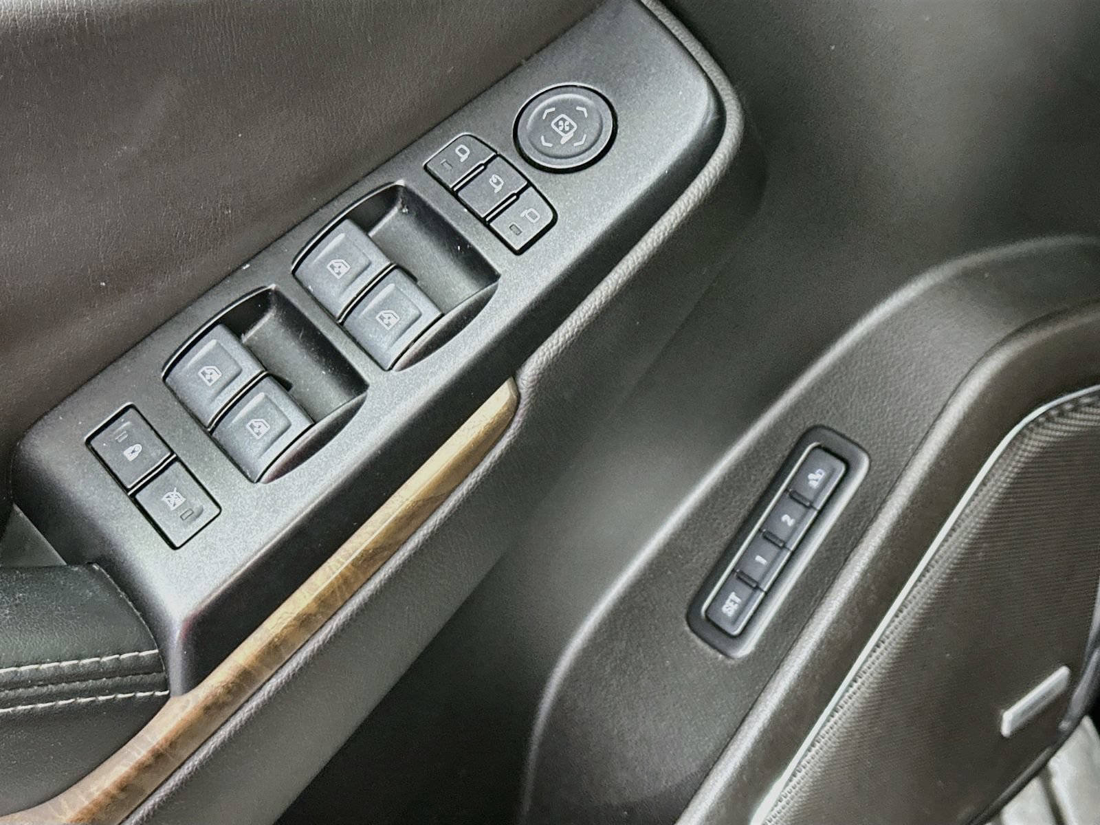 Used 2018 GMC Yukon Denali AWD/4WD image 19