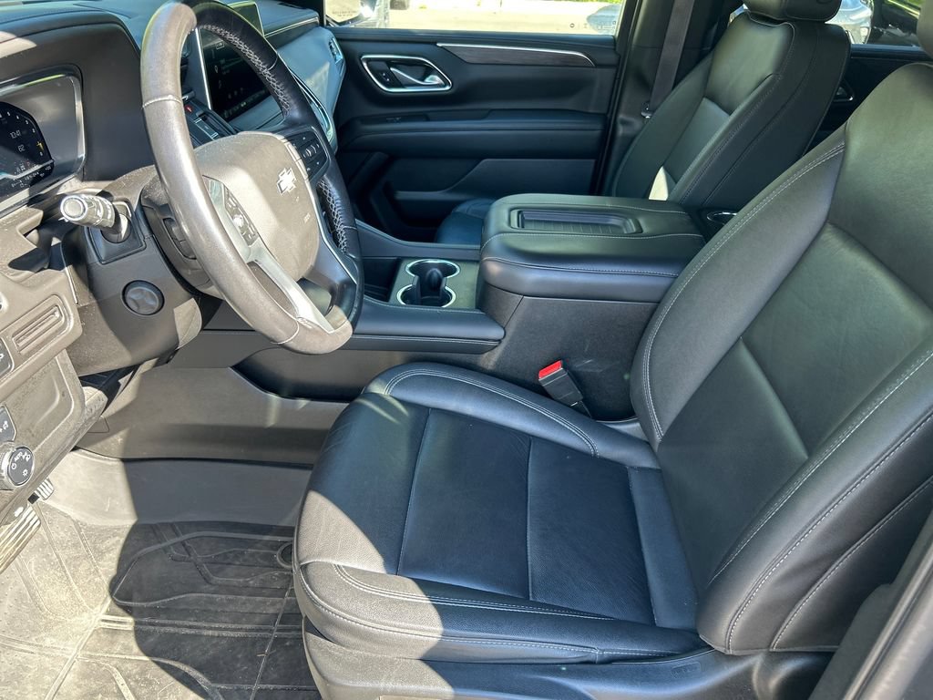 Used 2022 Chevrolet Tahoe LT w/ Luxury Package AWD/4WD image 11