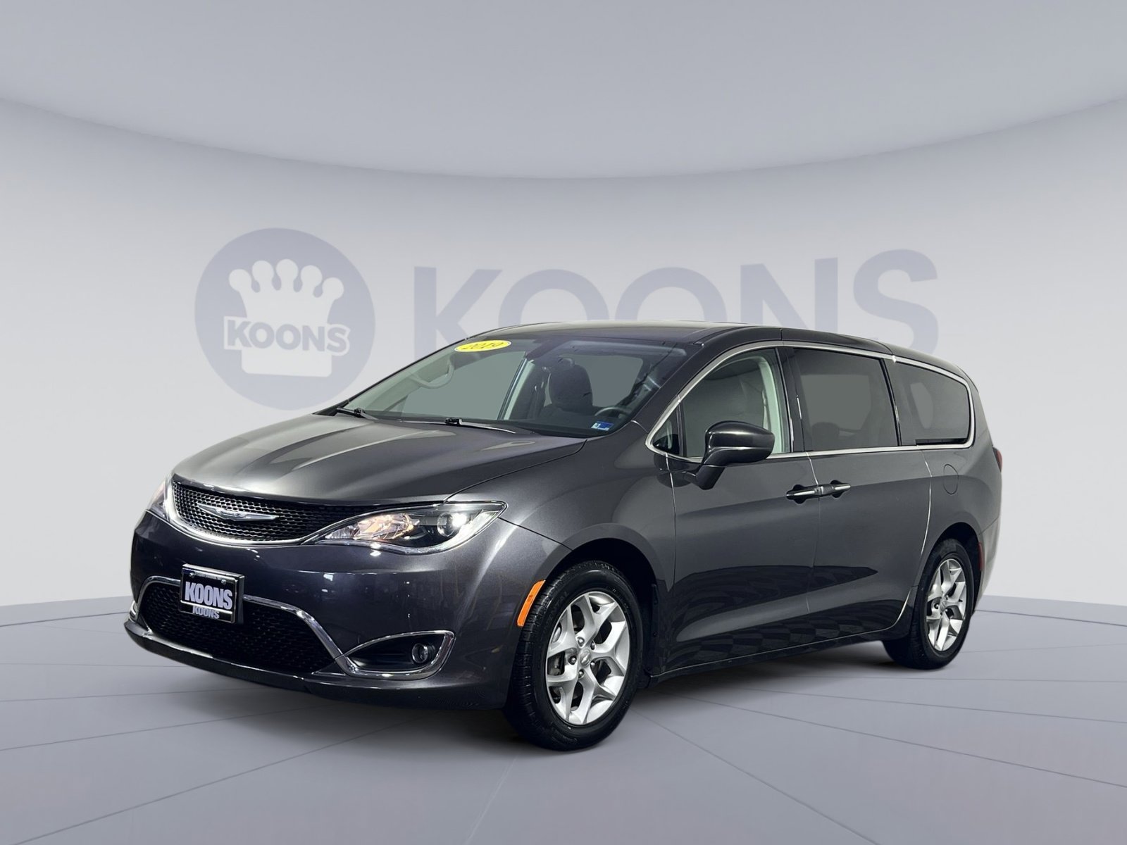 Used 2019 Chrysler Pacifica Touring Plus w/ Tire & Wheel Group FWD image 5